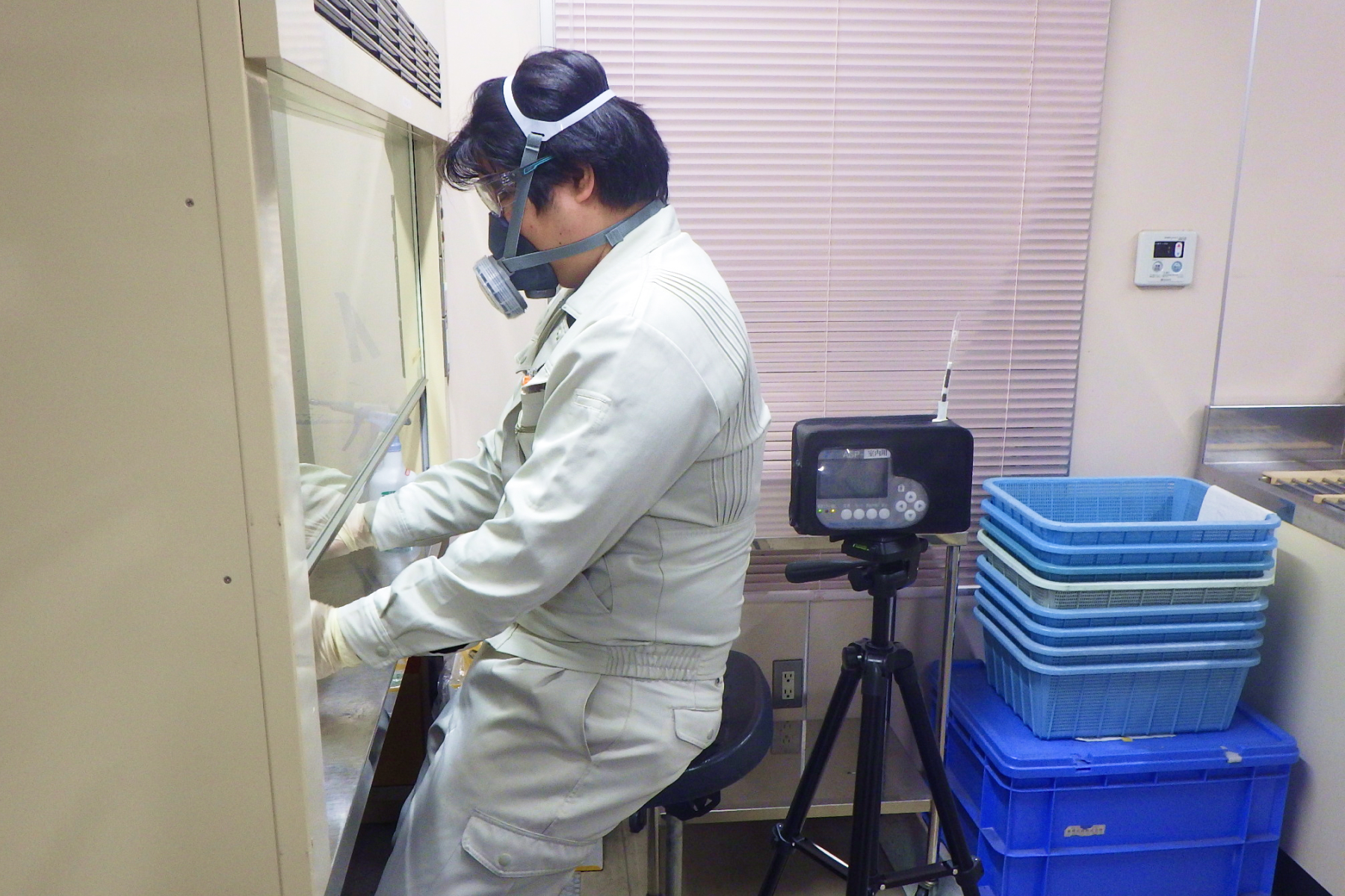 作業環境（有機溶剤測定）の様子